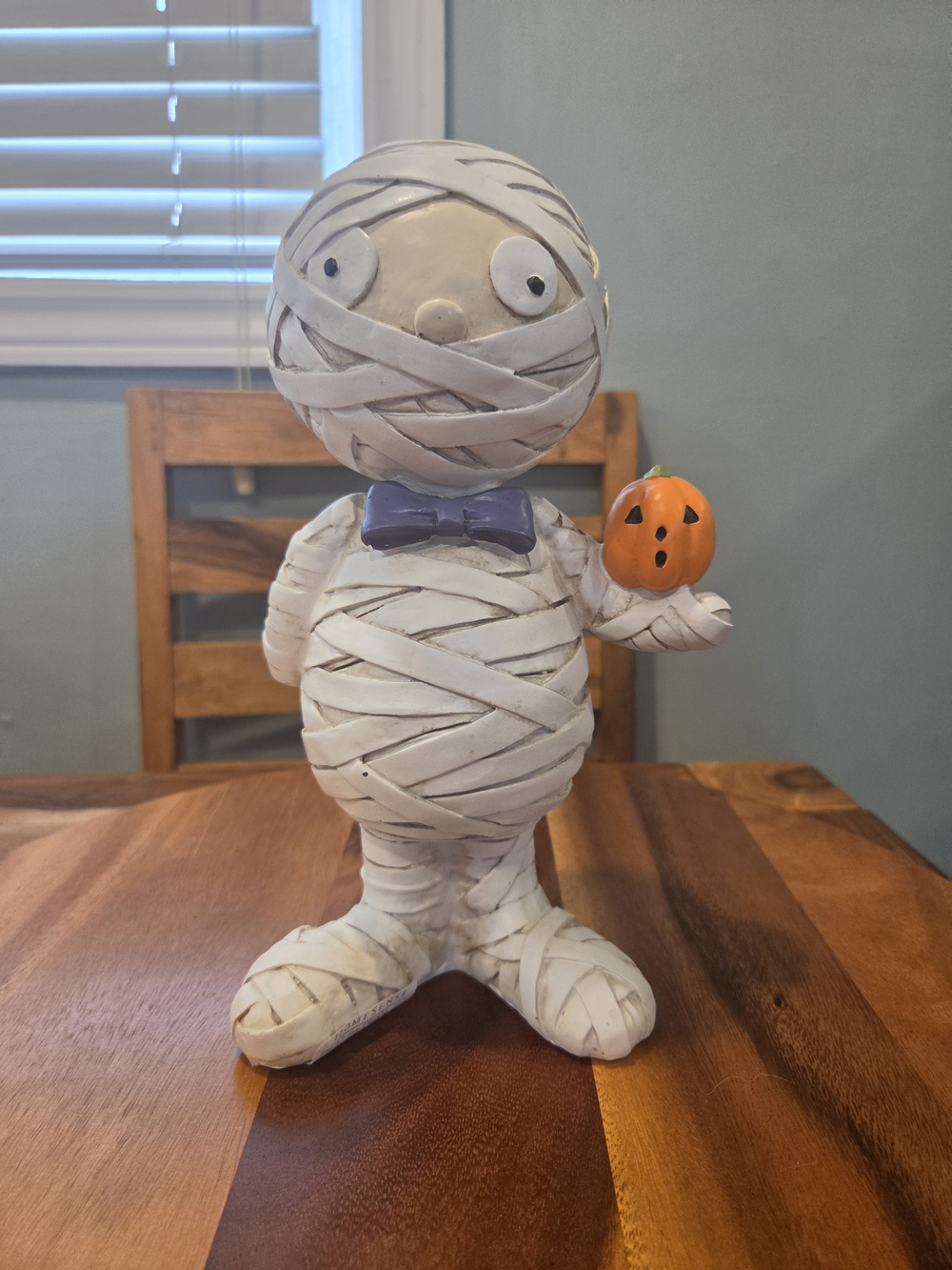 Mummy Decor with Pumpkin
